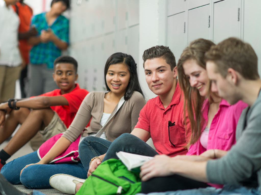 Students do. Средний школьный Возраст. Students современные. Школа teenagers. Средний школьный Возраст общение.